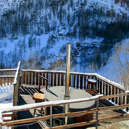 Panoramic Mountain With Breathtaking View Vakantiehuis Ala di Stura